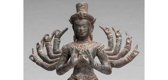 Rappresentazione di un Direttore Marketing nel 2025 (divinità indiana a 8 braccia)